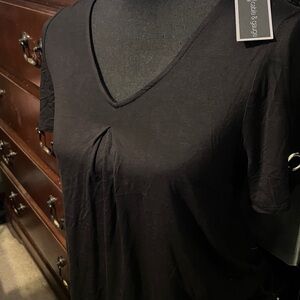 #368-NWT (XS/TP)Black Cable and Gauge Cold Shoulder Top, V neck w/ pleated front